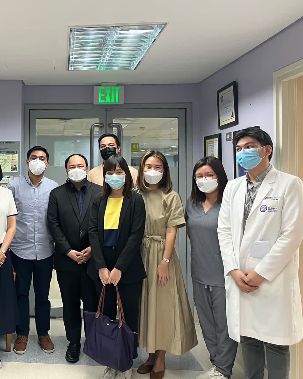 Zing with the embecta team and hospital clinicians on a masked, COVID-era field visit in the Philippines